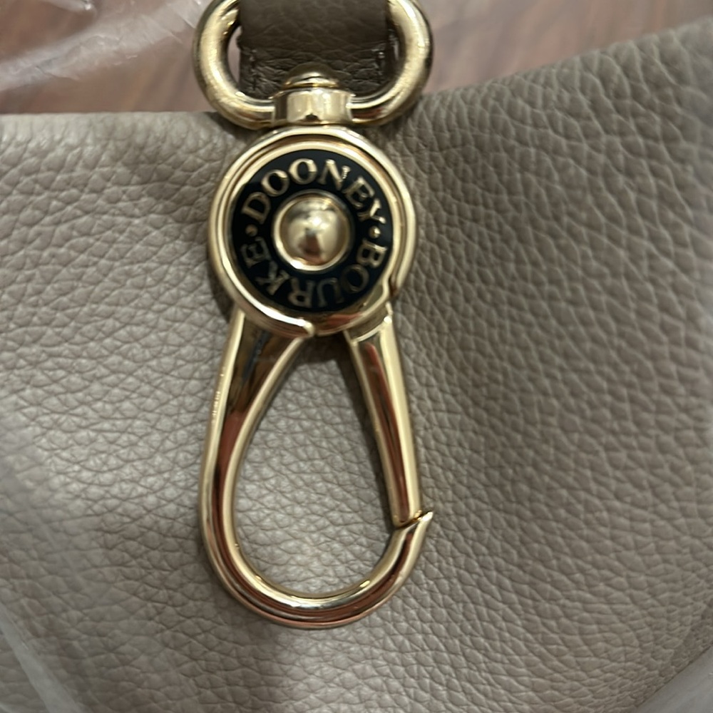 NEW-Dooney & Bourke Pebble Leather Lock Sack-Taupe - Picture 5 of 11